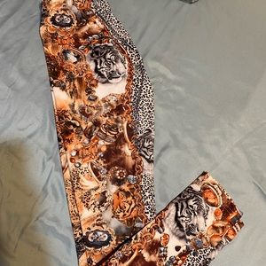 Multi color spandex.. Size: M/L